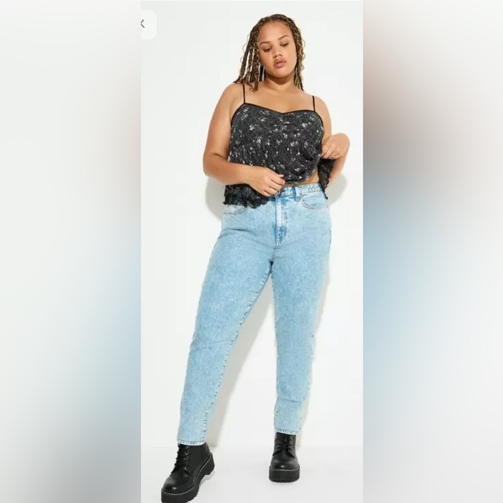 💙 2/$20 LoveSick Mom Jeans Light Wash Jeans